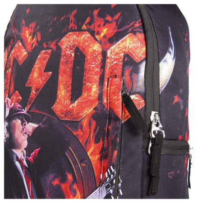 Impression AC/DC en flammes et tirettes de zip – gros plan