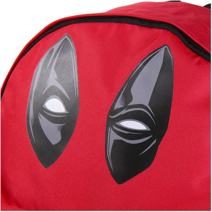 Gros plan sur les yeux du masque Deadpool sérigraphiés