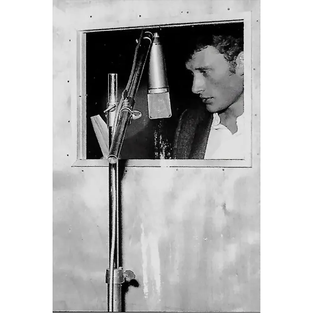 Postcard Johnny Hallyday en studio recto