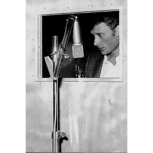 Postcard Johnny Hallyday en studio recto