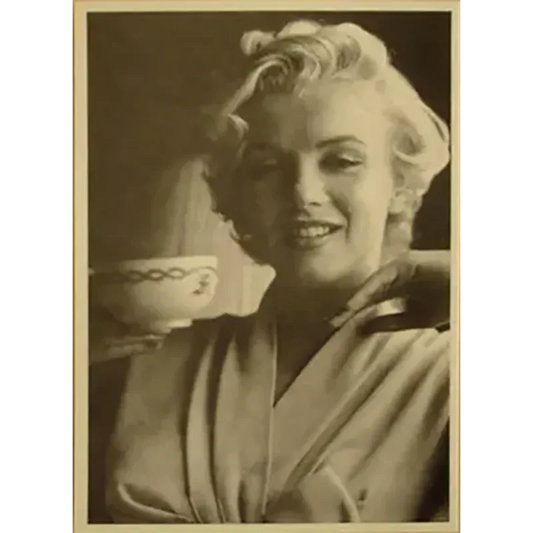 Postcard Marilyn Monroe - Café