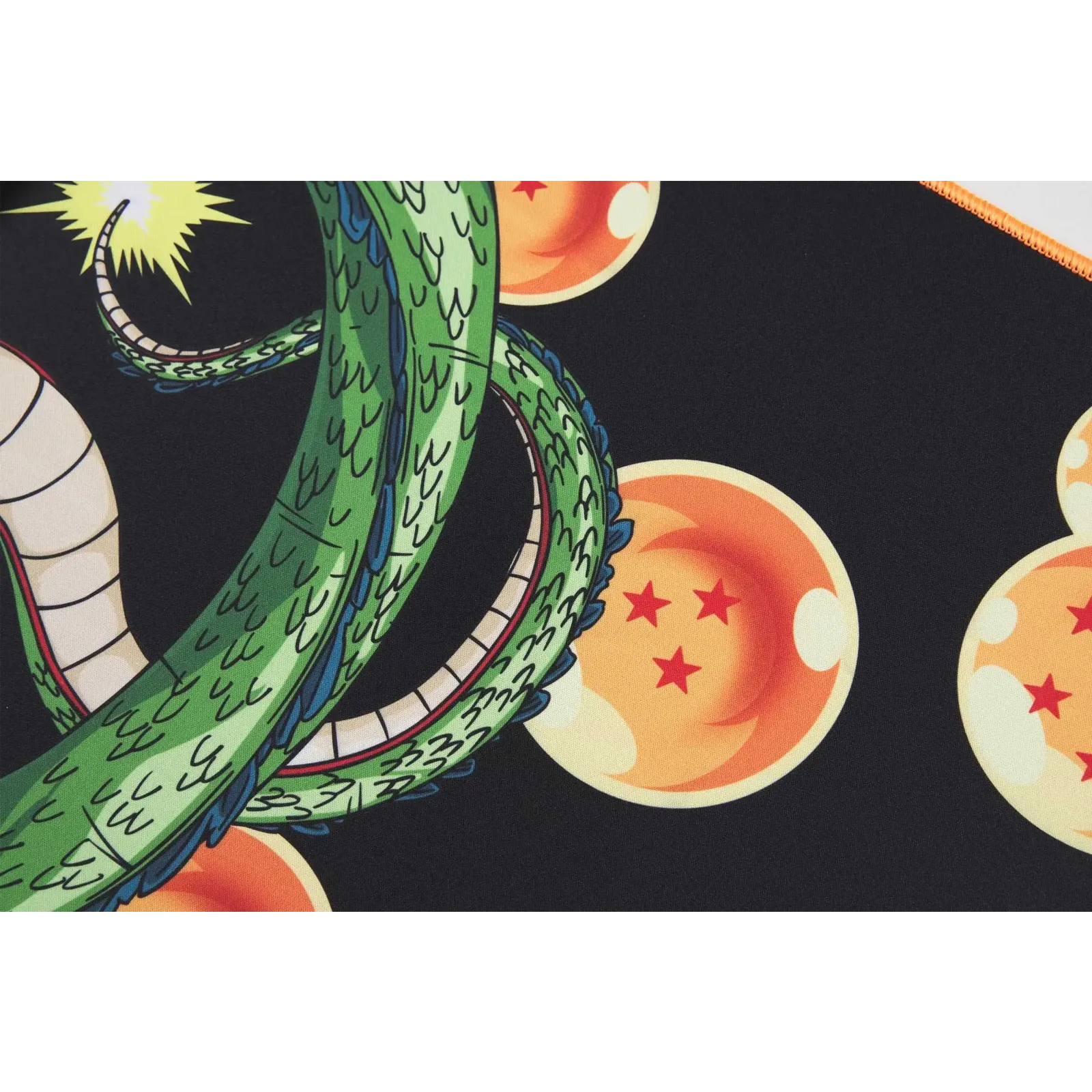 Zoom sur le motif Dragon Balls imprimé sur le tapis