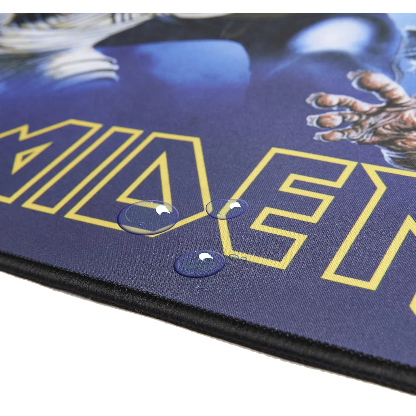 Tapis de souris XXL Iron Maiden Eddie Through the Years - surface déperlante avec gouttes d’eau