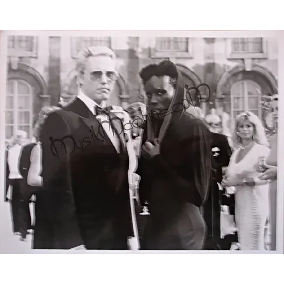 Photo James Bond - Dangereusement Vôtre [Ch. Walken & G. Jones] (20x25cm)