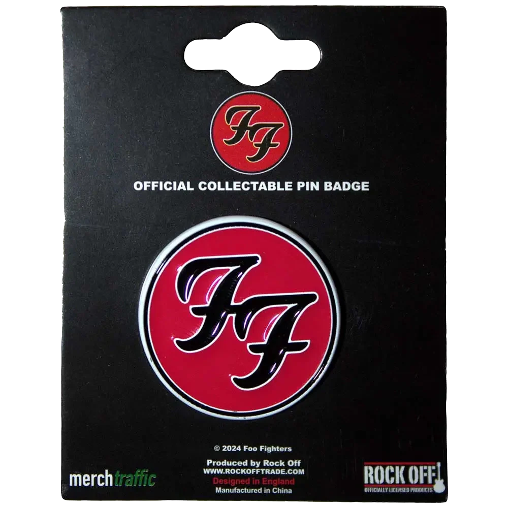 Pin officiel Foo Fighters présenté sur carte Rock Off - badge rouge et noir sous licence 2024