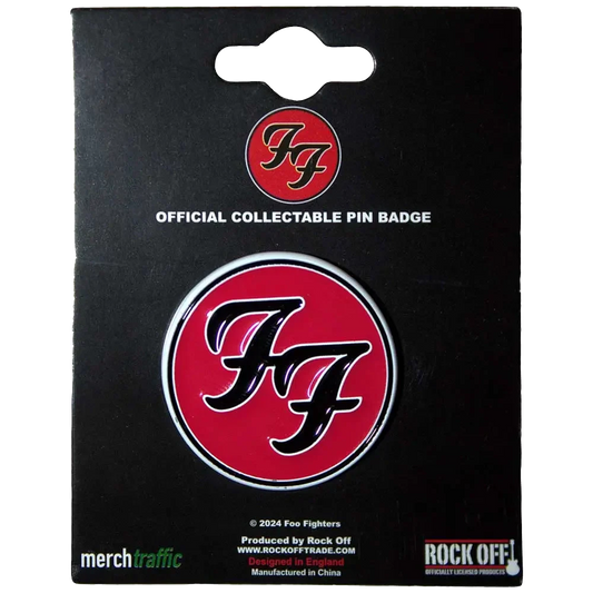 Pin officiel Foo Fighters présenté sur carte Rock Off - badge rouge et noir sous licence 2024