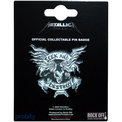 Pin's Metallica - Seek and Destroy présenté sur carte Rock Off - badge rouge et noir sous licence 2024