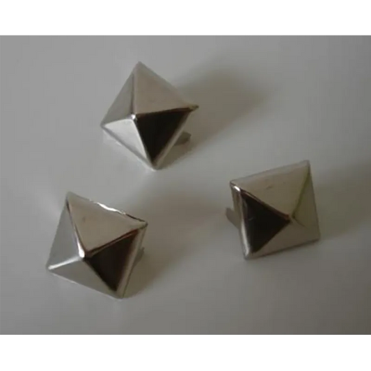 Lot de 3 spikes pyramides