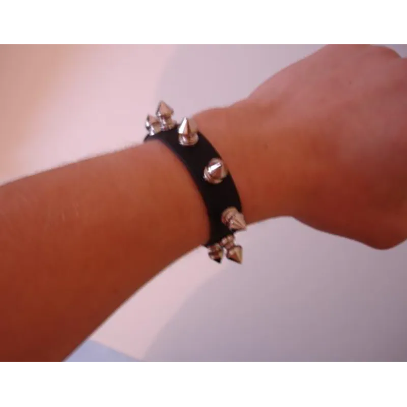 Bracelet Spikes 1 rang porté