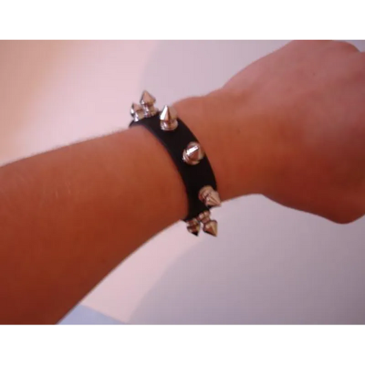 Bracelet Spikes 1 rang porté