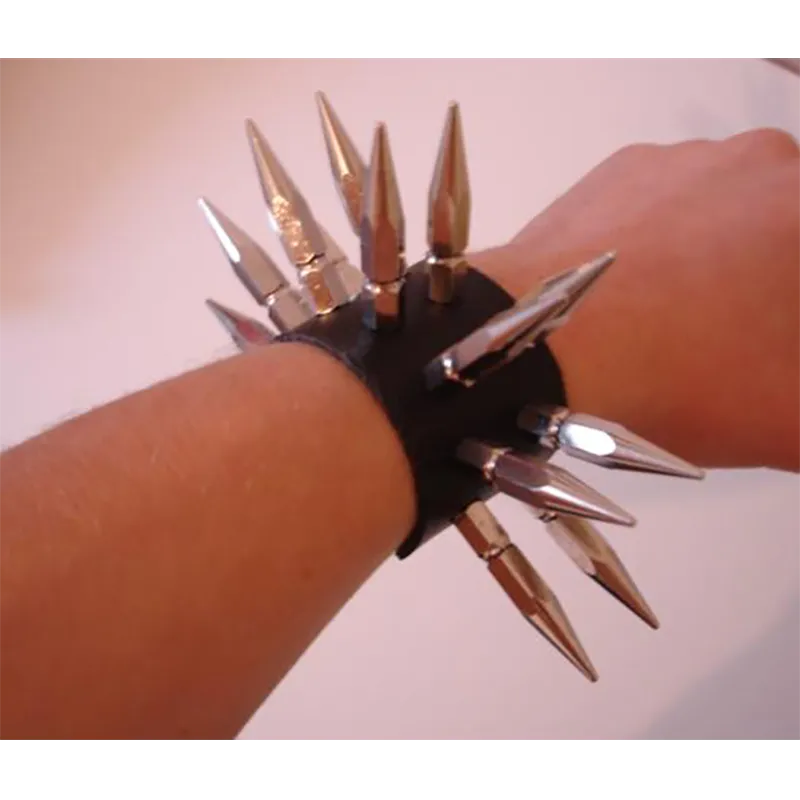 Bracelet Spikes 2 rows porté