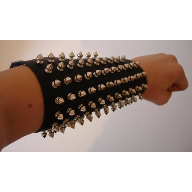 Bracelet Spikes 11 rangs porté