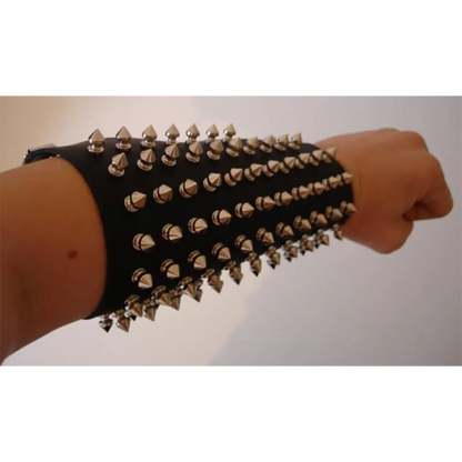 Bracelet Spikes 11 rangs porté